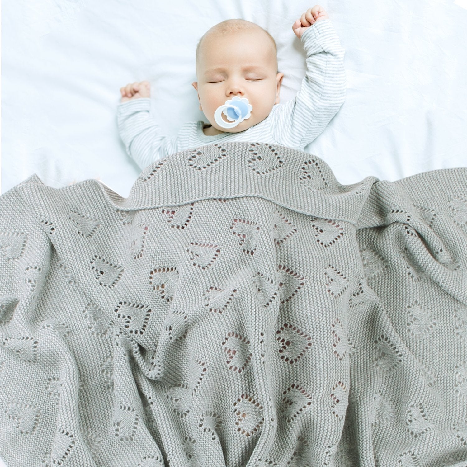 Baby Blanket Knitting Love Hollow Hug Blanket Baby Windproof Cover Quilt Baby Wholesale Clothing