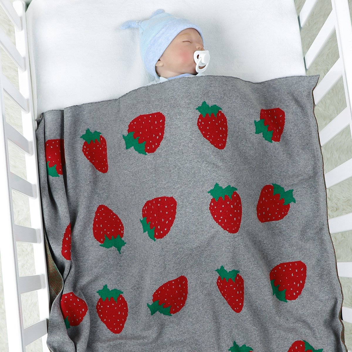 Infant Knitted Pure Cotton Cute Strawberry Jacquard Baby Blanket Wholesale Baby