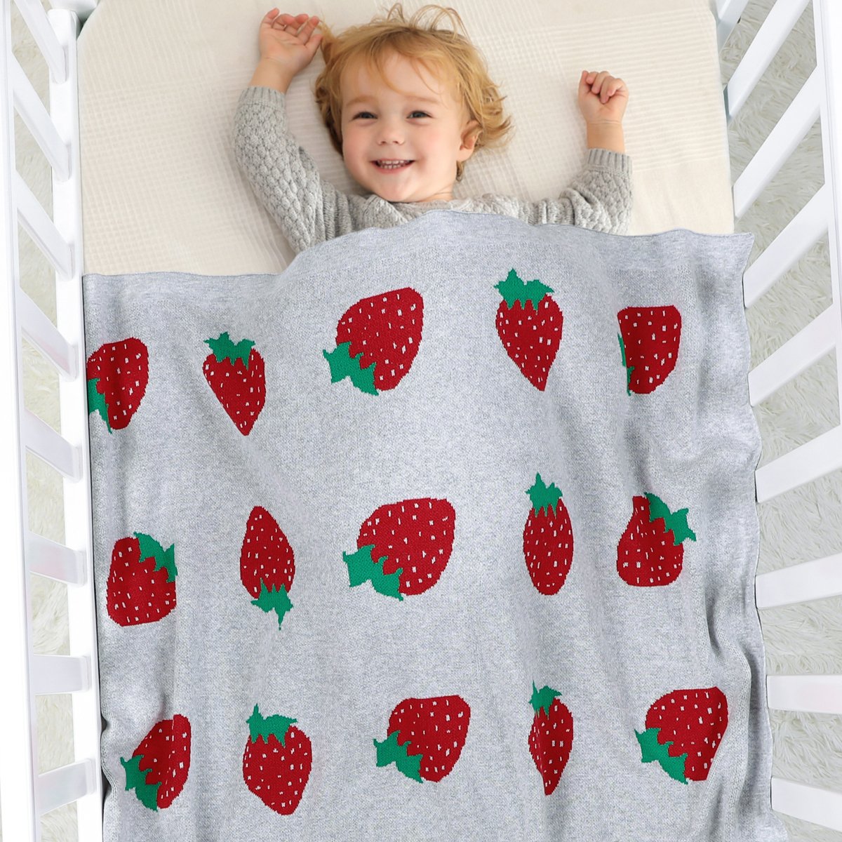 Infant Knitted Pure Cotton Cute Strawberry Jacquard Baby Blanket Wholesale Baby