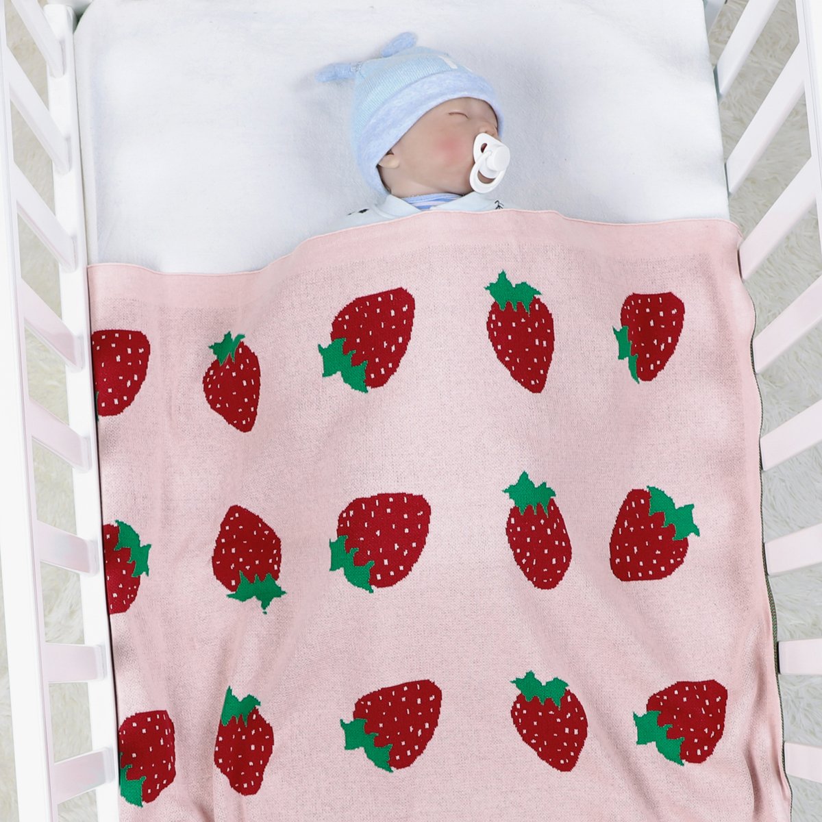 Infant Knitted Pure Cotton Cute Strawberry Jacquard Baby Blanket Wholesale Baby