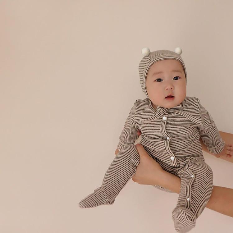 Newborn striped chest buckle baby one-piece with foot socks & Hat 2-piece set wholesale