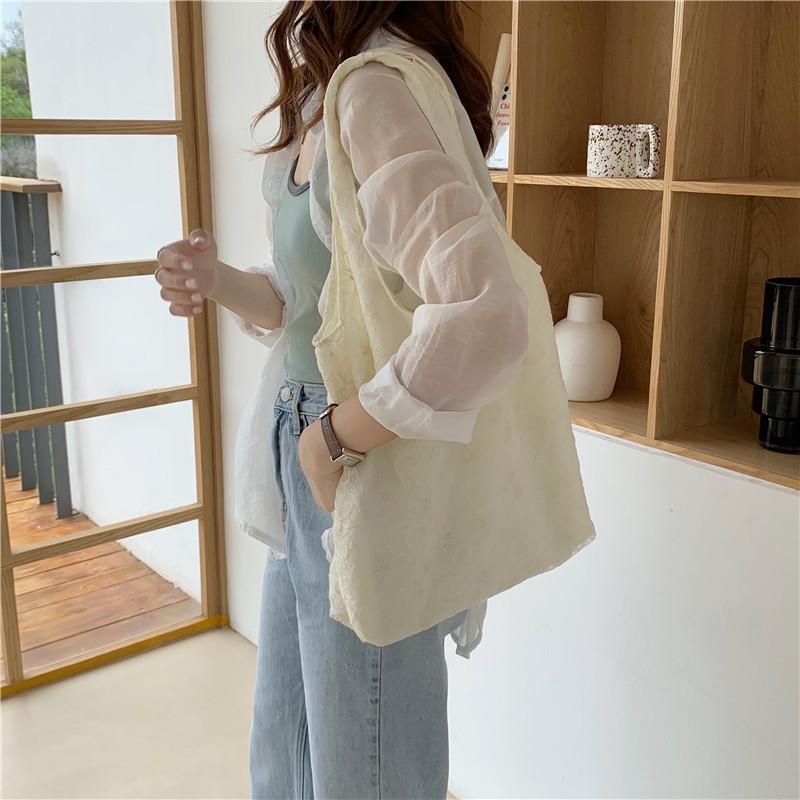 MOQ 3PCS Three-dimensional embroidered lace canvas bag wholesale