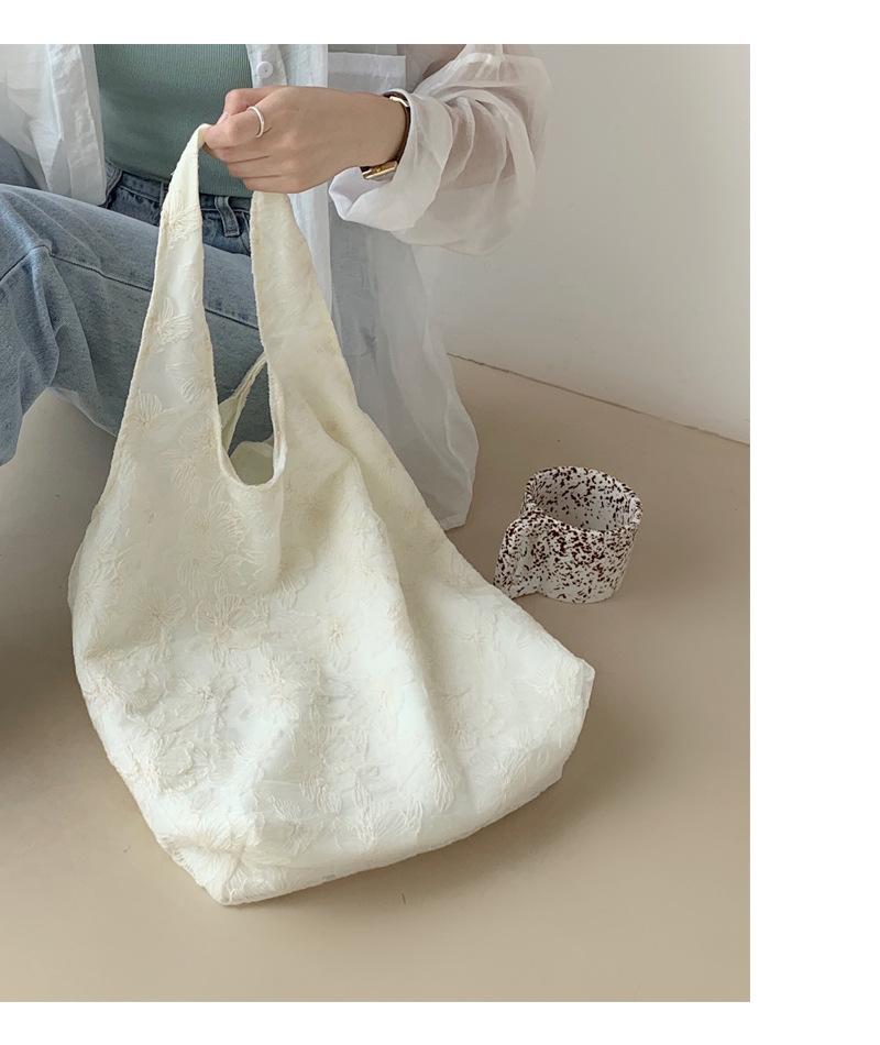 MOQ 3PCS Three-dimensional embroidered lace canvas bag wholesale