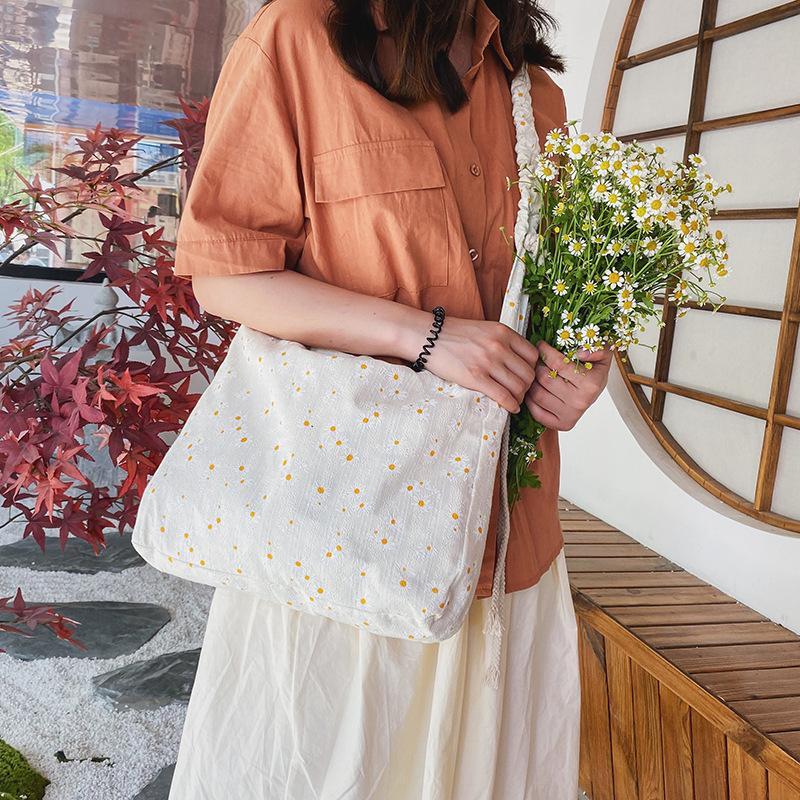 MOQ 3PCS Daisy Embroidered Shoulder Bag Wholesale